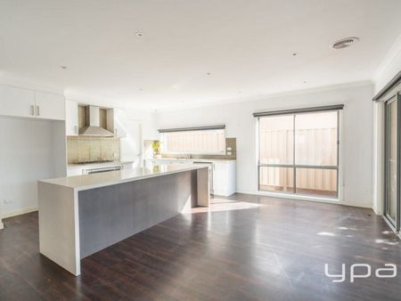 FAMILY HOME! - Photo 4