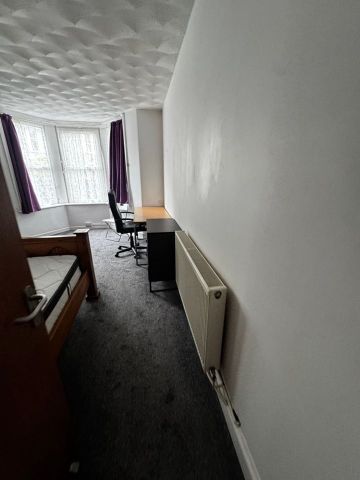 2 Bed Flat, Collingwood Road, BS6 - Photo 2