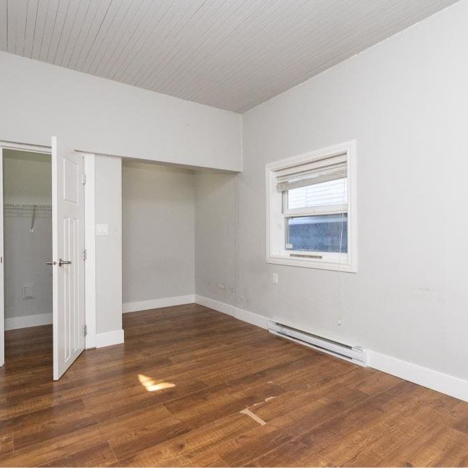 18130 60 Avenue, Surrey - Photo 1