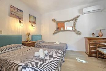 Villa for rent in Cumbre del Sol with 5 bedrooms