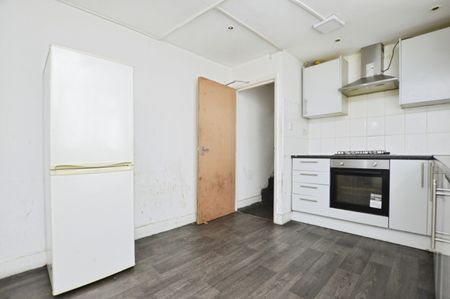 3 bedroom Flat To Let - Photo 5