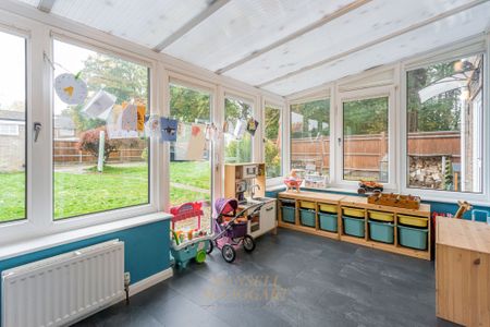 Savernake Walk, Crawley, RH10 - Photo 3