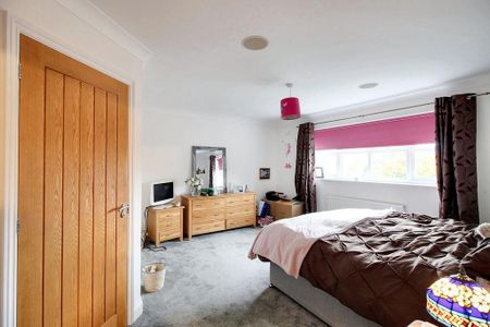 5 bedroom detached house to rent - Photo 3