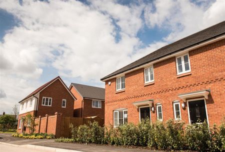 4 bedroom semi-detached house to rent - Photo 4