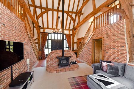 A delightful barn conversion set in lovely rural location, well presented throughout with good size rooms and a generous garden - Photo 5