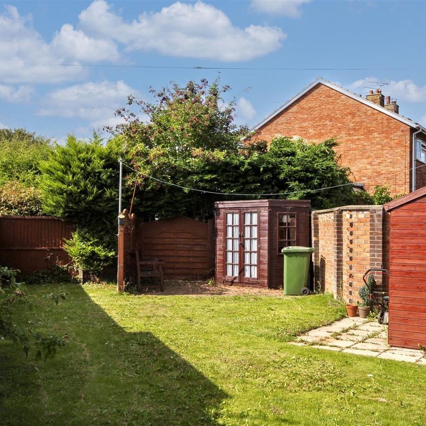 2 Bedroom Flat / Apartment to let - Photo 1