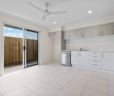 STYLISH 3 BEDROOM DUPLEX WITH STUDY NOOK! - Photo 5