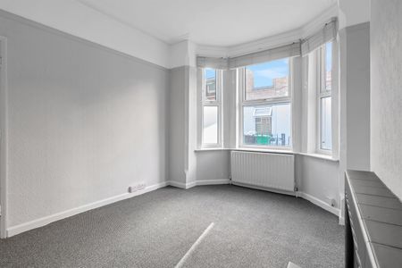 Newdigate Villas, NG7 - Photo 2