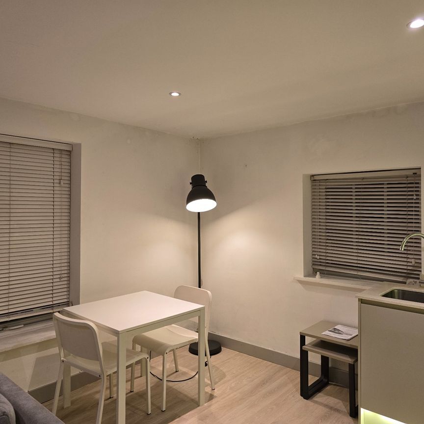 1 Bed Flat, London Court, RG1 - Photo 1