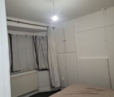 Room in a Shared House, Springfield Drive, IG2 - Photo 2