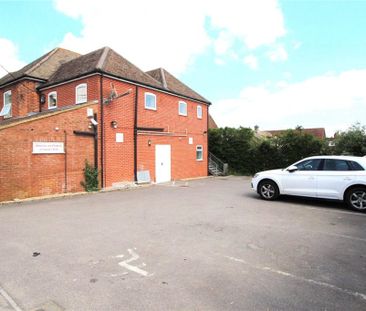 1 Bedroom Flat / Apartment - Winchester Road, Bishops Waltham - Photo 2