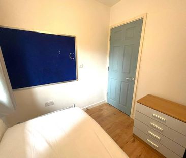 3 bedroom end of terrace house to rent - Photo 3