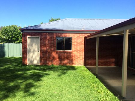 3 Bedroom Home In Popular Eastern View Estate - Photo 3