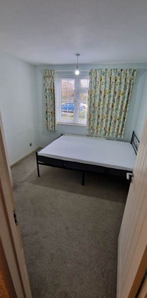 1 bedroom in a house share to rent - Photo 2
