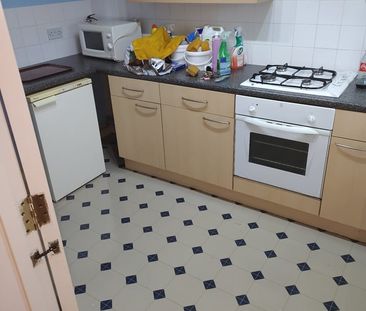 2 Bed Flat, St. Johns Court, BS3 - Photo 4