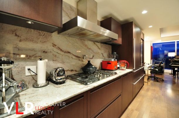 Condo in Downtown Vancouver, BC - Photo 1