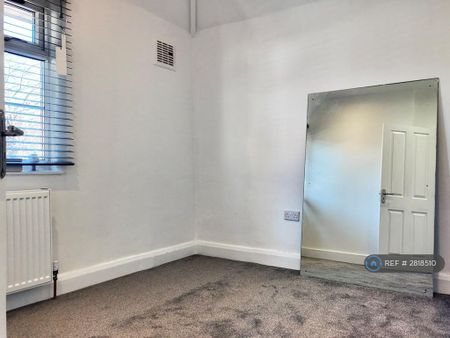 3 bedroom detached house to rent - Photo 2