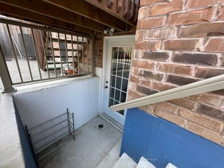 Detached Home For Lease | W9229201 - Photo 3