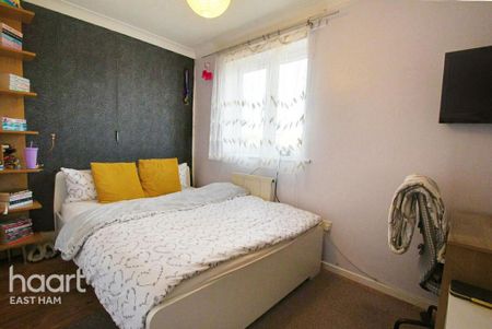 4 bedroom terraced house to rent - Photo 5