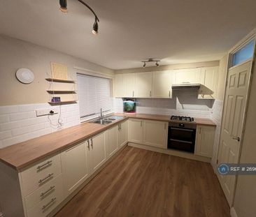 3 bedroom end of terrace house to rent - Photo 1