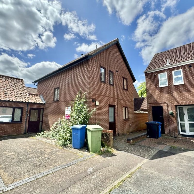 Mayes Close - Photo 1