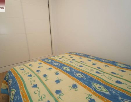 Amplio y Luminoso Piso Reformado con Vistas Panorámicas en Benidorm - Foto 4