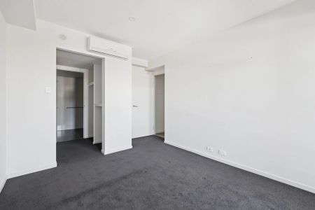 Spacious Riverside Apartment with Resort Style Living - Photo 4