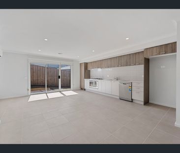 10 Dryden Avenue, Manor Lakes, Vic 3024 - Photo 1