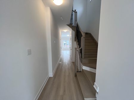 For Lease - 21 Hay Lane, Barrie, Ontario - Photo 3