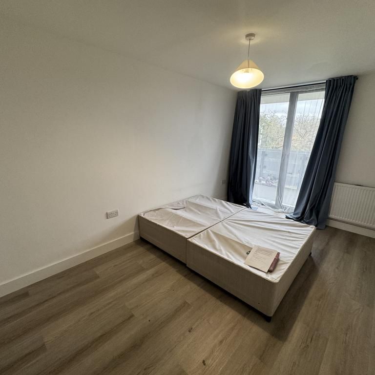 2 bedroom flat to rent - Photo 1