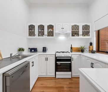 Modern 3 Bedroom Home in Prime Parkside Location - Photo 4