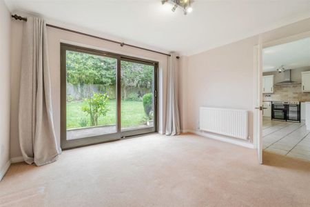 5 bedroom detached house to rent - Photo 2