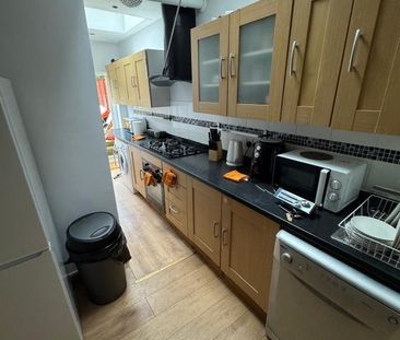 Room in a Shared House, Church Road, E10 - Photo 6