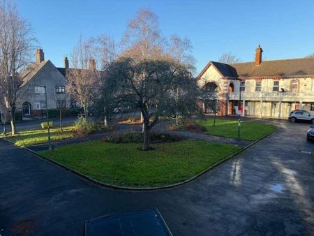 Beech Avenue Shopping Centre, Hull, HU8 - Photo 3