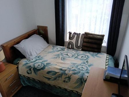 3 bedroom semi-detached house to rent - Photo 4