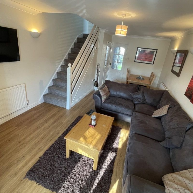 Styles Close - Photo 1