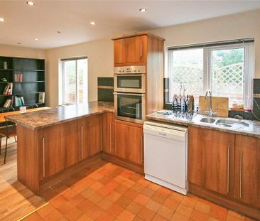 3 bedroom semi-detached house to rent - Photo 5