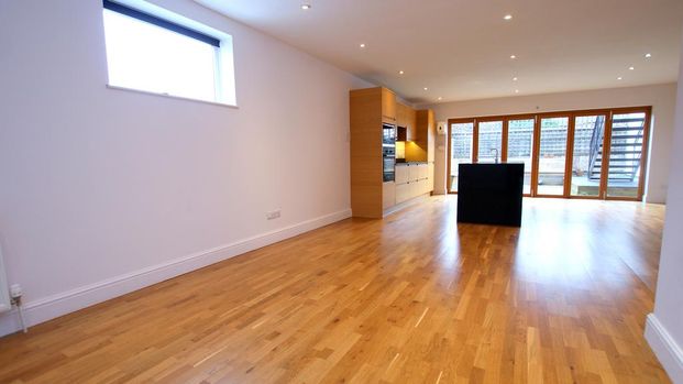 4 bedroom townhouse to rent - Photo 1