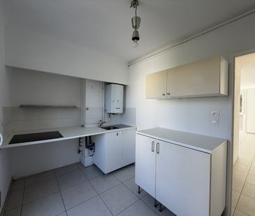 Location Appartement 4 pièces 63m² SETE 34200 - Photo 4