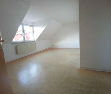 Zentral gelegene 2-Raum-Wohnung im Dachgeschoss - Foto 1