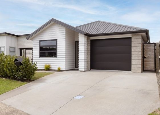 Easy Living - Photo 1