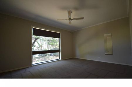 Fully renovated! - Photo 2