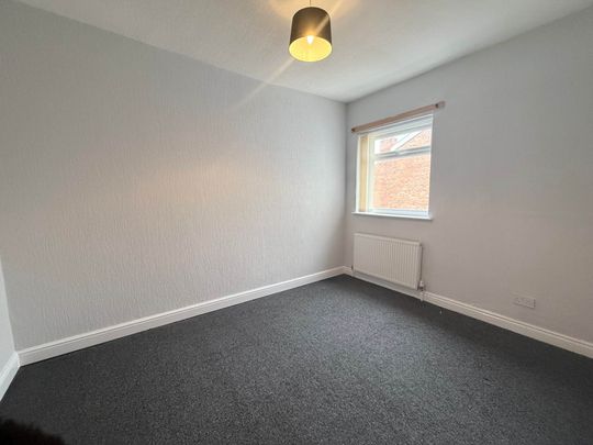 Price £950 pcm - Available Now - Unfurnished - Photo 1