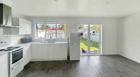 CITY CENTRE - 3 BEDROOMS - Photo 3