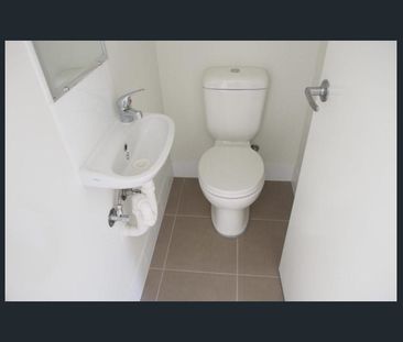 Two Bedroom Duplex with Air Conditioning - Photo 5