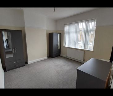 2 Bed Maisonette, Kildowan Road, IG3 - Photo 1