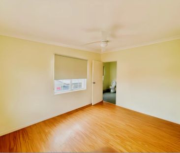 4 bed 2 bath - Photo 2