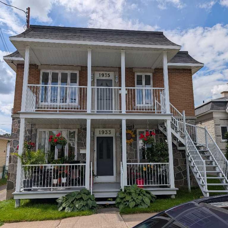 GRAND 6-1/2 A LOUER TRÈS PROPRE, RENOVÉ, SPACIEUX ET LUMINEUX A SHAWINIGAN DISPONIBLE DÈS MAINTENANT CONTACTEZ NOUS 514-377-7407 - Photo 1
