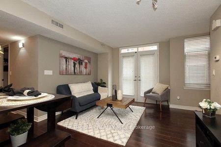 Condo Townhouse For Lease | C8131058 - Photo 2