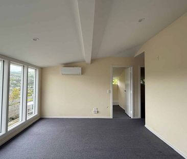 3 Bedrooms Tawa - Photo 2